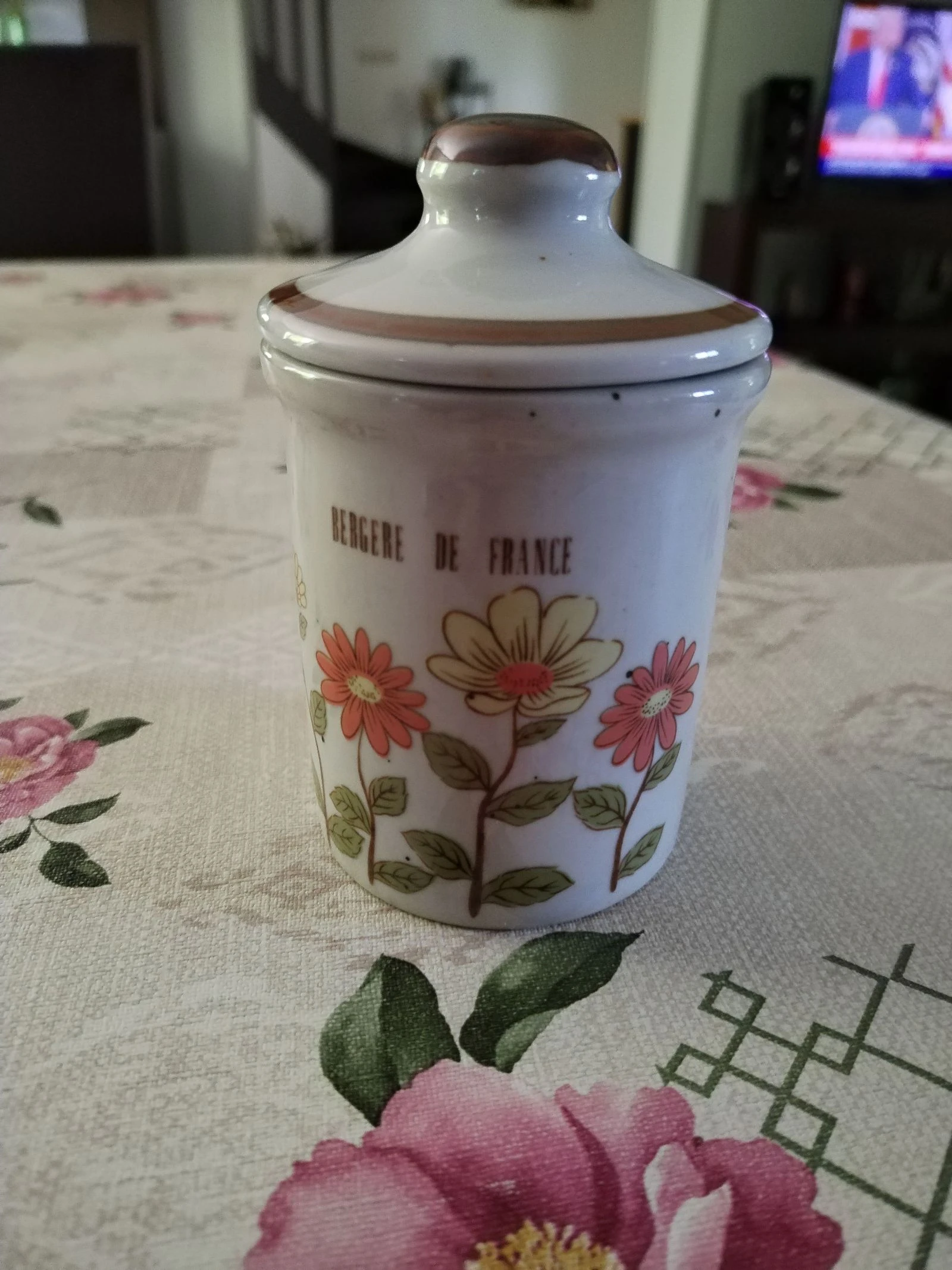 Très joli pot vintage rétro en grès Vernissé, bergère de France.